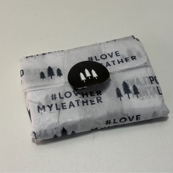 Portland Leather Black Pebbled Mini Bi-Fold Wallet - Picture 5 of 6